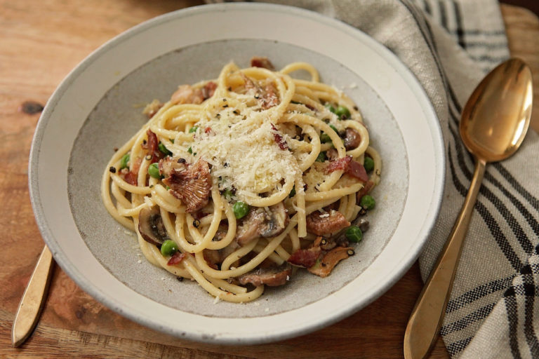 Bucatini with Pancetta, Mascarpone & Peas